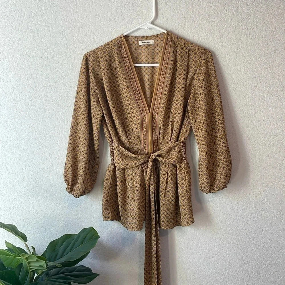 Max Studio size xs balloon sleeve tie top